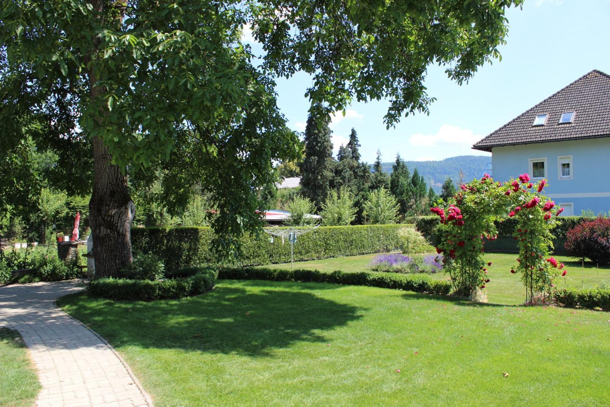Ferienwohnung Und Gaestezimmer Korb Krumpendorf Exterior foto
